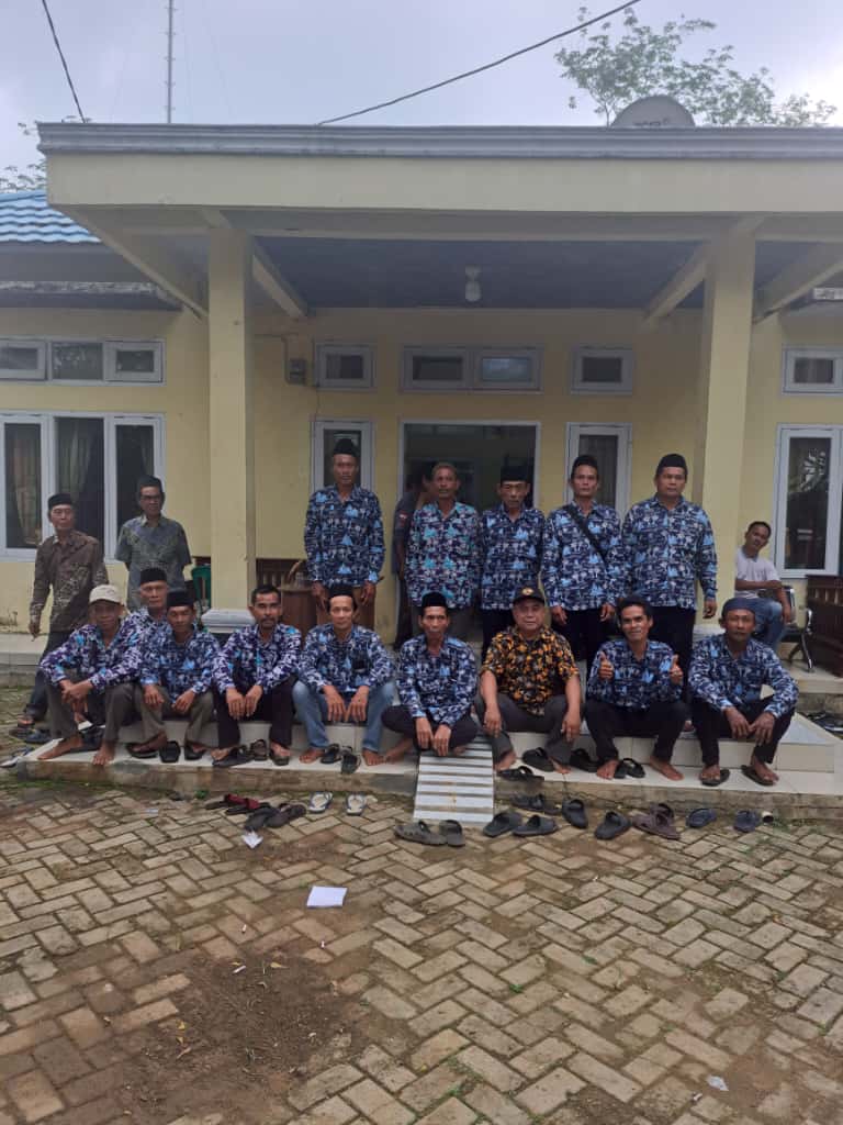Foto Bersama BPD Desa Cicaringin
